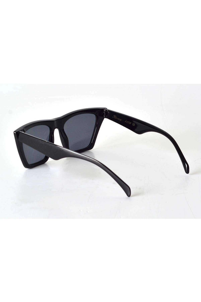 GenelTedarik Matte Black Framed Unisex Sunglasses - Stylish Glasses with Case