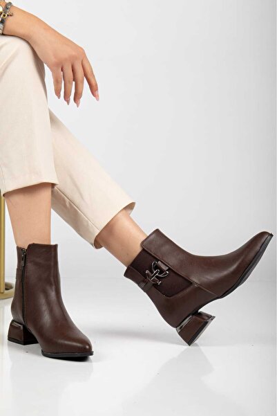 Dubais Shoes Γυναικείες δερμάτινες ελαστικές μπότες & μποτάκια με αγκράφα 4cm τακούνι d111