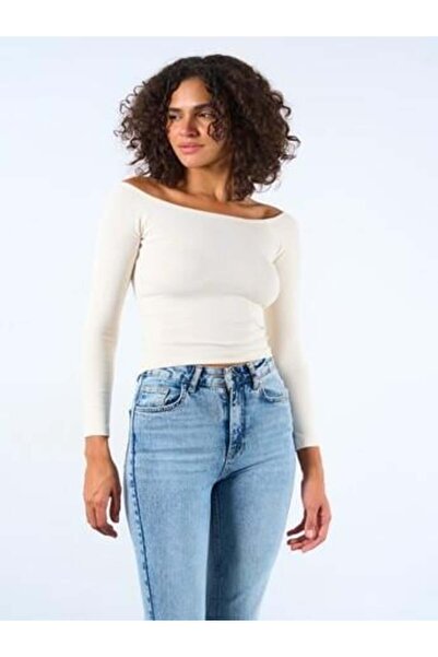 BETULAKSUBUTİK بلوزة قصيرة بأكمام طويلة وياقة على شكل قارب