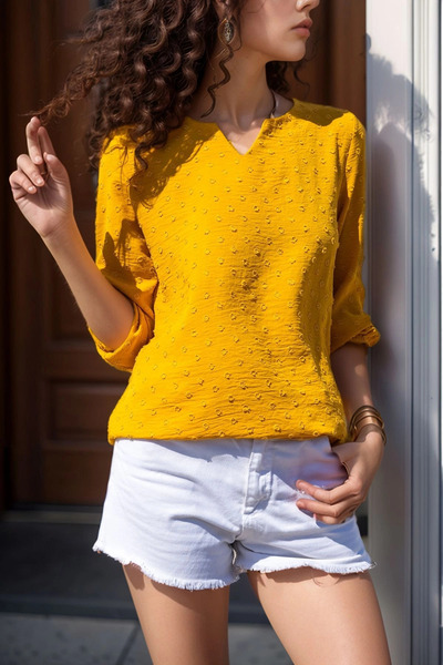 loia Γυναικεία μπλούζα από κρεπ με μοντέρνο σχέδιο, με σχισμή στο γιακά και δ...