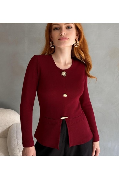 Chicup Aura بلوزة نسائية محبوكة باللون العنابي مع جيوب وإكسسوارات