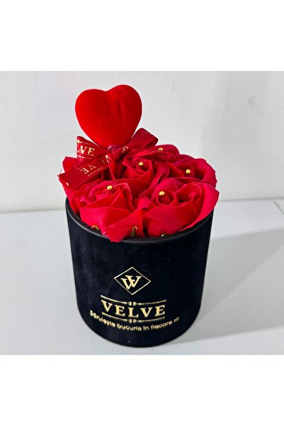 velve Aranjament floral Valentine, in cutie rotunda neagra 7 trandafiri de sa...