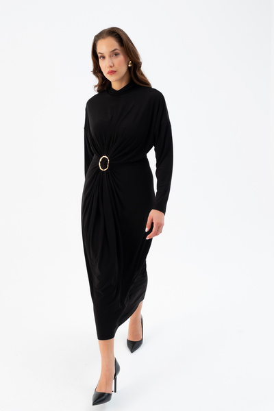 Lafaba Kadın Siyah Büzgülü Aksesuar Detaylı Midi Elbise