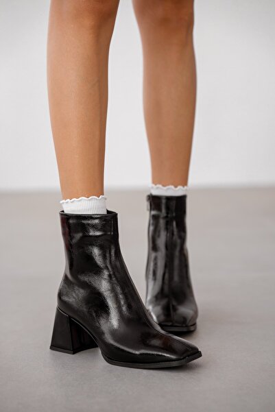 selin shoes Aris Ön Çizgi Detaylı Küt Burun Kadın Bot-SİYAH RUGAN