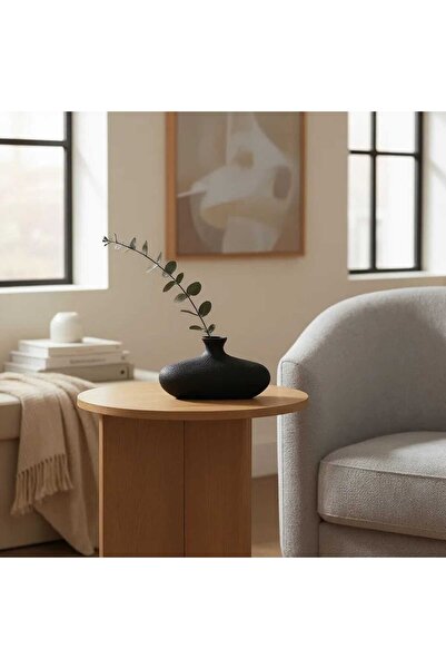 Casco Flat ceramic vase with a modern touch