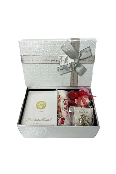 velve Set cadou Glamour pentru femei, Parfum Opulent Musk 100ml, Praline,trandafiri din sapun,brosa