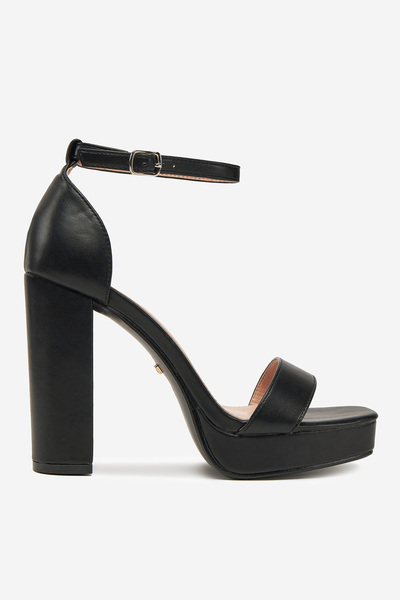 DeeZee Γυναικεία χαμηλά σανδάλια με μαύρο ψηλοτάκουνο και πλατφόρμα 38