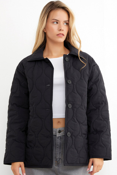 MissThetis Geniş Gömlek Yaka Uzun Kol Düğmeli Baklava Desen Cepli Şık ve Cool Astarlı Kapitone Mont