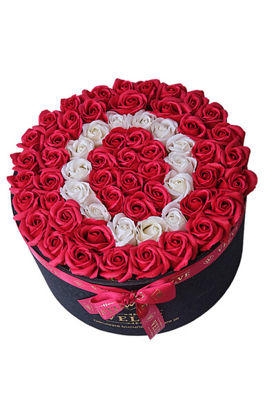 velve Εξατομικευμένη σύνθεση λουλουδιών Eternal με το γράμμα Ο, σε στρογγυλό ...