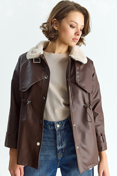 MissThetis Yakası ve İçi Kürklü Uzun Kol Bel Büzgülü Cepli Çıtçıtlı Şık ve Co...