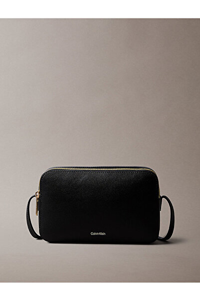 Calvin Klein Kadın Foil Logo Elongated Çapraz Çanta