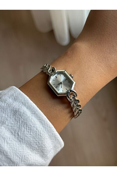 Vola Collection ساعة يد نسائية بسيطة بقرص ثماني الأضلاع أبيض اللون وسوار معدن...