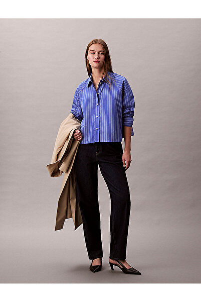 Calvin Klein قميص نسائي مخطط قصير وواسع