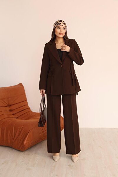 polle طقم سترة وبنطلون بني للسيدات مع حزام جانبي