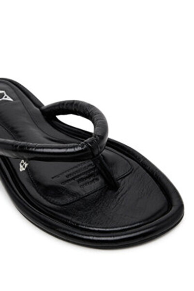 NAKED WOLFE Γυναικείες σαγιονάρες μαύρες NAKED WOLFE-GRENADA ΜΑΥΡΗ ΔΕΡΜΑΤΙΝΗ