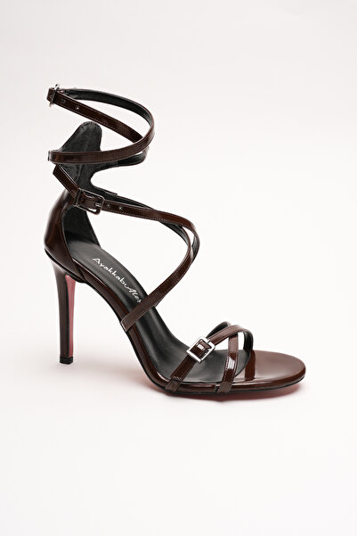 Ayakkabı Ateşi Дамски обувки с тънък ток и закопчалка Nela Brown Rugan