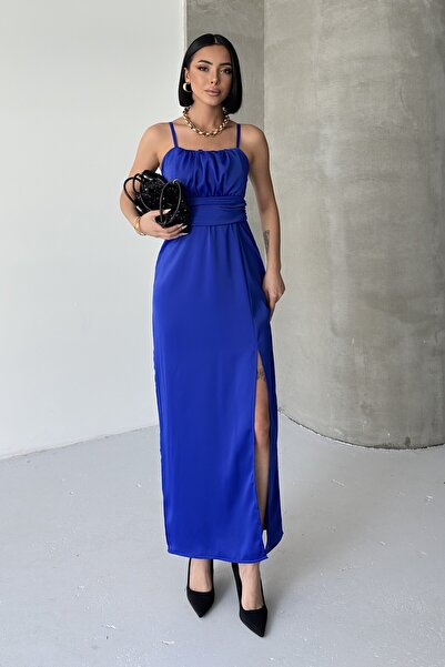 ALFUDO Moda Collection Rochie albastră din satin cu bretele subțiri și drapaj...