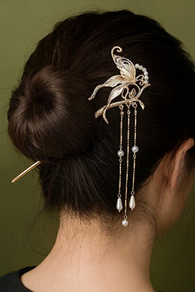 TAKIŞTIR Cataramă suspendată cu figurină de fluture de culoare aurie și detal...