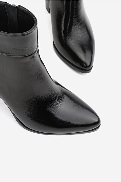 TUNAELLİ KADIN SİYAH RUGAN HAKİKİ DOĞAL DERİ 36-41 NUMARA KALIN TOPUKLU TOKALI BOT & BOOTİE