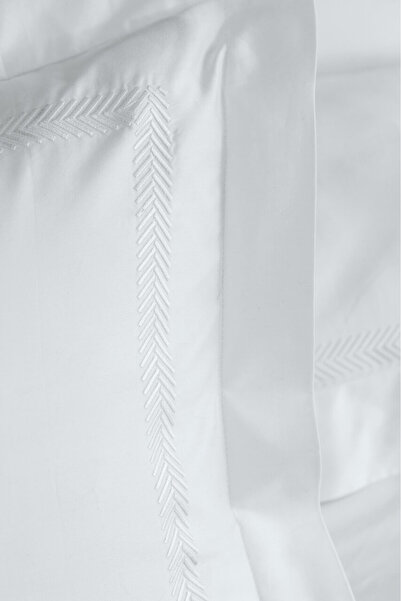 İssimo Home Charlenne - The Subtle Harmony of Immaculate Clarity