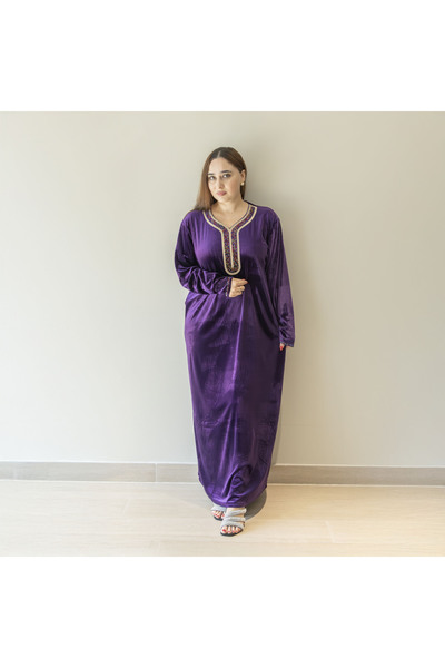 LINELLE جلابية شتوية نسائية - إطلالة مخملية بنفسجية بأكمام طويلة وتفاصيل حجرية