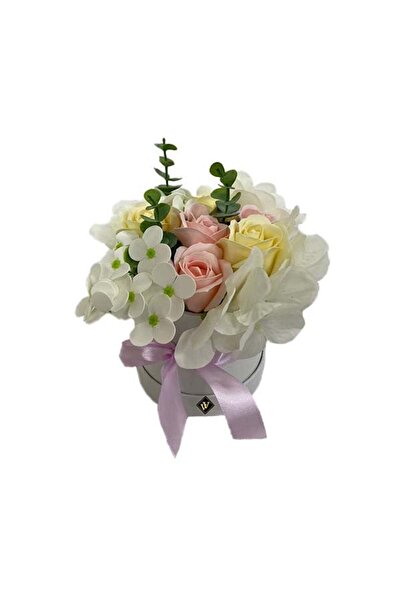 velve Aranjament floral in cutie alba rotunda cu trandafiri din sapun,accesor...