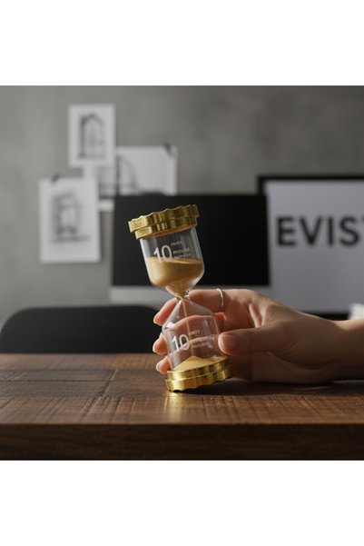 EVİST Altın Kapaklı 10 Dakikalık Kum Saati – Cam ve Zamak Malzemeden Dekoratif Zaman Ölçer (11x4,5 cm)