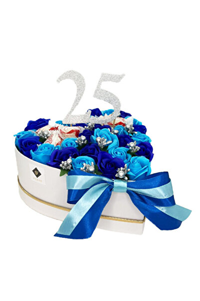 velve Aranjament floral personalizat cu cifre,cutie alba forma de inima trand...