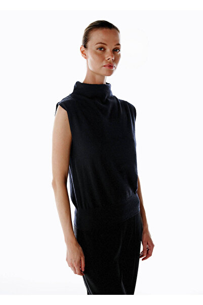 Knitss Ultrafine Organic Cashmere Black Knitwear Top