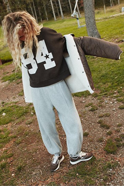 Stradivarius Basic sweatshirt with asymmetric neckline