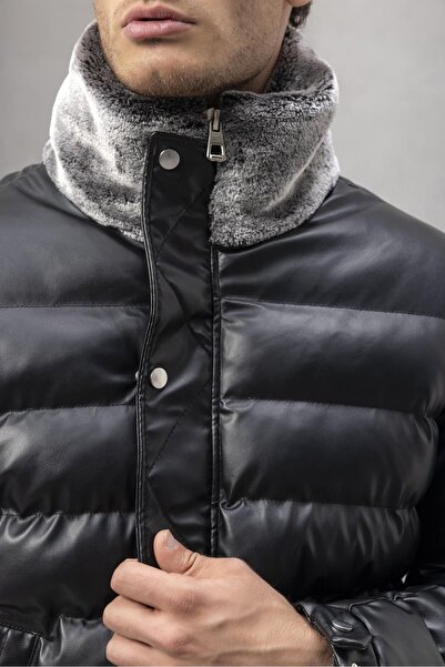 Valiberta Ανδρικό παλτό Gustav με γούνινο κολάρο και κουμπώματα και φερμουάρ - Μαύρο