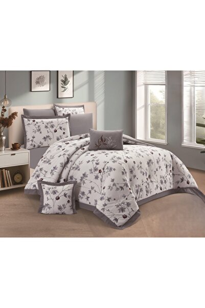 SNOOZYL A king-size bed sheet with a floral design and a cotton filling to add elegance and beauty.