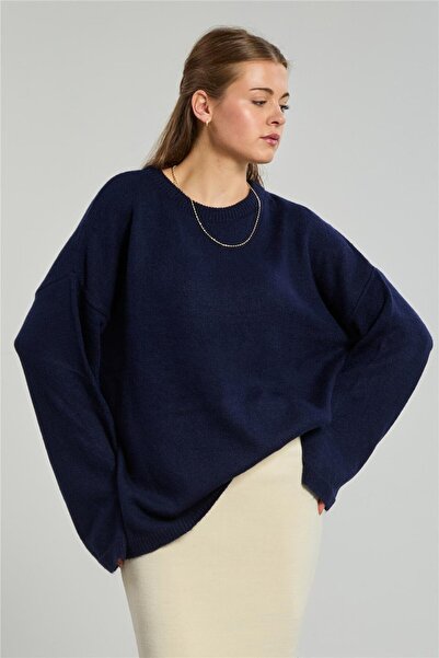 BARRELS AND OIL Women's Crew Neck Knit Sweater - Navy Blue