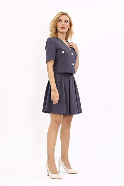 ÖNDER ÖZSOY V Yaka Kısa Ceket & Kısa Kloş Etek-Füme