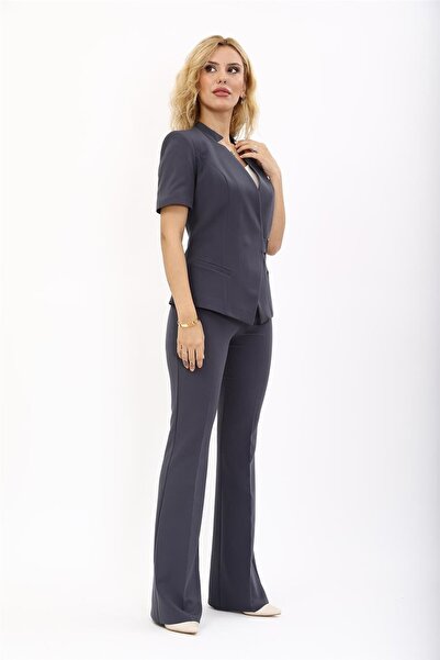 ÖNDER ÖZSOY Hakim Yaka Yandan Tokalı Çapraz Ceket & İspanyol Paça Pantolon-Füme