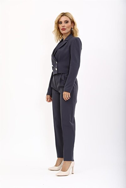 ÖNDER ÖZSOY Mini Blazer Ceket & Pileli Paça Pantolon Takım-Füme