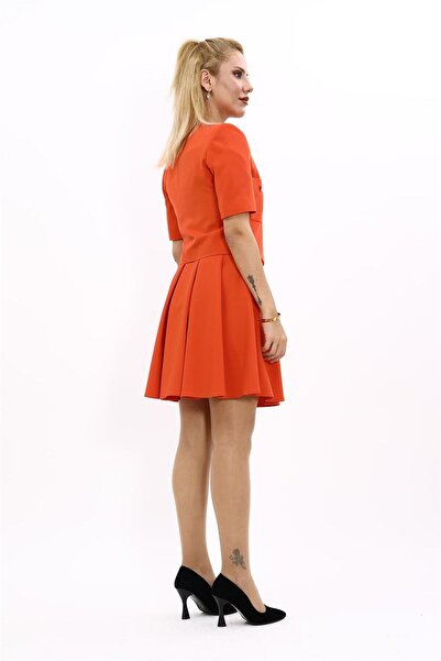 ÖNDER ÖZSOY V Yaka Kısa Ceket & Kısa Kloş Etek-Turuncu