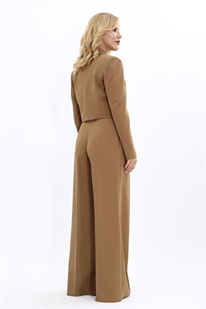 ÖNDER ÖZSOY Tek Düğme Mini Ceket & Yüksek Bel Pileli Bol Paça Pantolon Takım-Camel