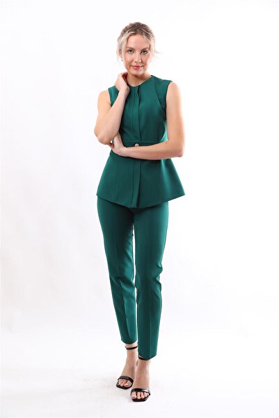 ÖNDER ÖZSOY Sıfır Yaka Kemerli Yelek & Dar Paça Pantolon-Zümrüt