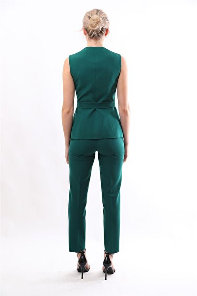 ÖNDER ÖZSOY Sıfır Yaka Kemerli Yelek & Dar Paça Pantolon-Zümrüt