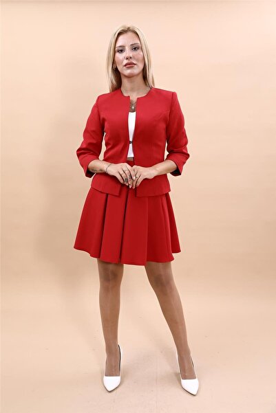 ÖNDER ÖZSOY Sıfır Yaka Düz Kısa Ceket & Kısa Kloş Etek-Kırmızı