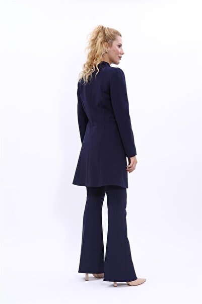 ÖNDER ÖZSOY Kendinden Dik Yakalı Tek Düğmeli Uzun Ceket & İspanyol Paça Pantolon-Lacivert