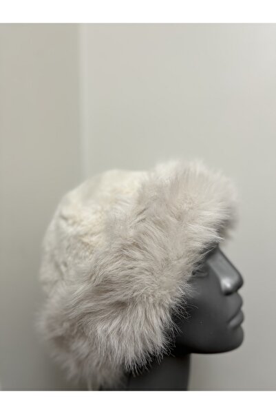 Butik Krem Kadın Peluş Şapka – Yumuşak Kürk Görünümlü Bere