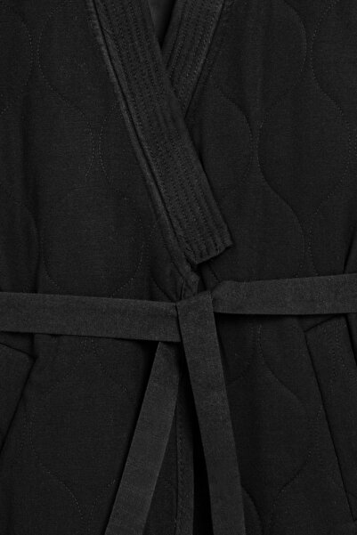 praye Яке с колан и капитонирана подплата, черно