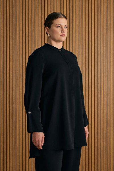 Aker Kol Ucu Metal Koza Logo ve Pili Detaylı Tunik