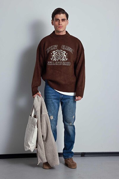 ablukaonline Мъжки прекалено голям плетен пуловер с бродерия на врата, кафе