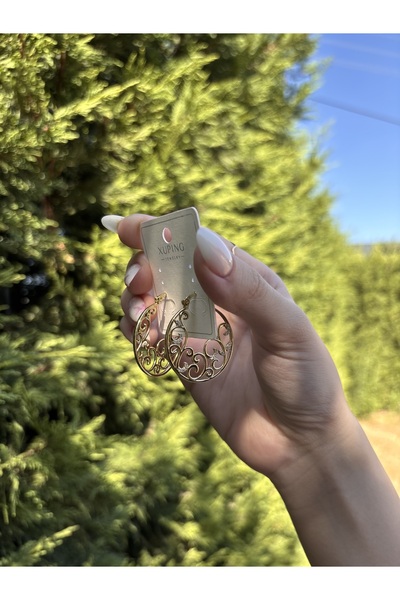 Tasarım Yuvarlak içi Desenli ve Taşlı Gold Çelik Küpe