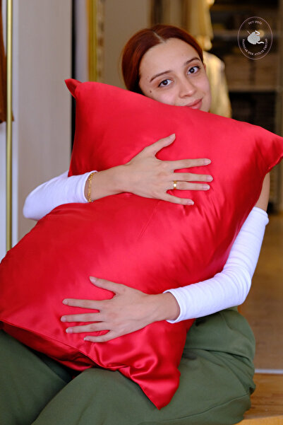 İpek Kırmızı Yastık Kılıfı