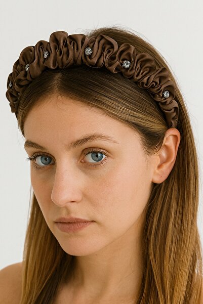 TAKIŞTIR Κορώνα με λεπτομέρεια από πέτρα σε καφέ χρώμα