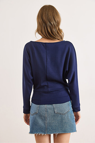 Olalook Kadın Lacivert Kayık Yaka Modal Tuşeli Dökümlü Bluz BLZ-19003133